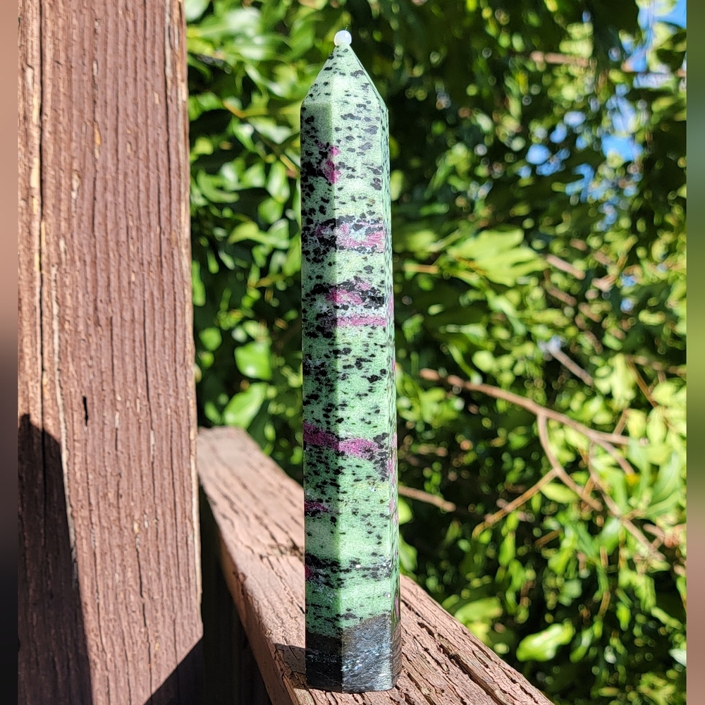 (B) NEW 7.75" UV REACTIVE RUBY ZOISITE TOWER